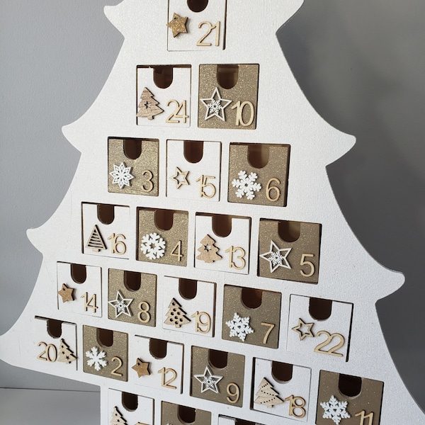 Universdupapier Wooden Advent Calendar – White and Gold Fir Tree